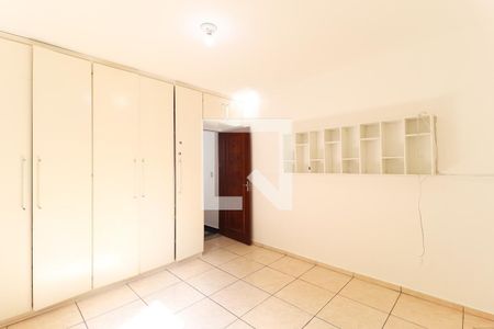 Casa de condomínio à venda com 288m², 6 quartos e 1 vagaQuarto