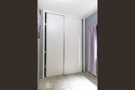 Casa de condomínio à venda com 288m², 6 quartos e 1 vagaQuarto