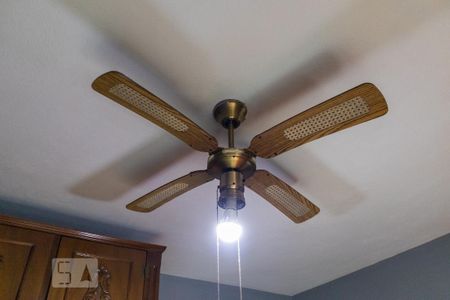 Casa de condomínio à venda com 288m², 6 quartos e 1 vagaQuarto