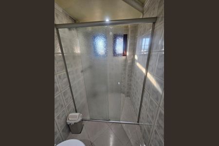 Casa à venda com 200m², 4 quartos e 4 vagas Casa à venda com 200m², 4 quartos e 4 vagasBanheiro