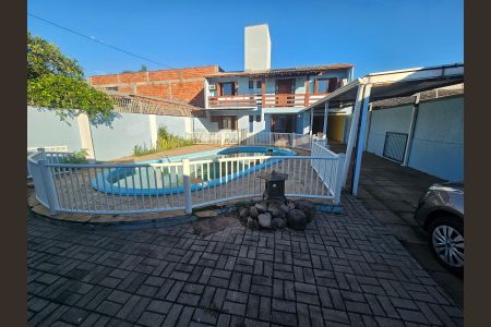 Casa à venda com 200m², 4 quartos e 4 vagas Casa à venda com 200m², 4 quartos e 4 vagasPiscina