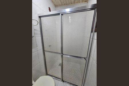Casa à venda com 200m², 4 quartos e 4 vagas Casa à venda com 200m², 4 quartos e 4 vagasBanheiro