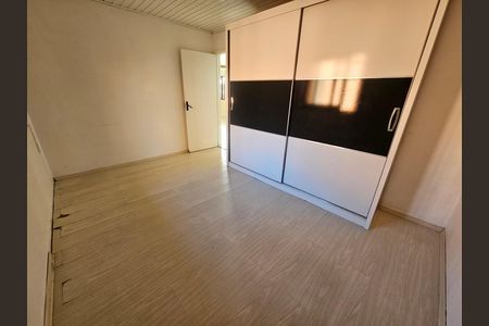 Casa à venda com 200m², 4 quartos e 4 vagas Casa à venda com 200m², 4 quartos e 4 vagasQuarto