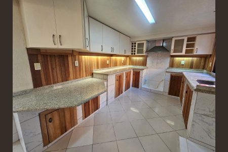 Casa à venda com 200m², 4 quartos e 4 vagas Casa à venda com 200m², 4 quartos e 4 vagasCozinha