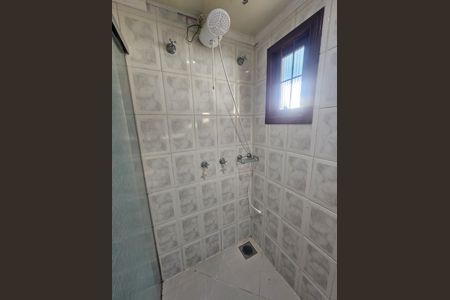 Casa à venda com 200m², 4 quartos e 4 vagas Casa à venda com 200m², 4 quartos e 4 vagasBanheiro