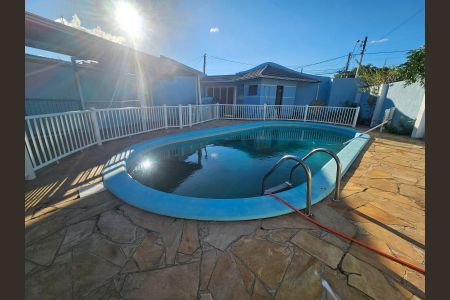 Casa à venda com 200m², 4 quartos e 4 vagas Casa à venda com 200m², 4 quartos e 4 vagasPiscina