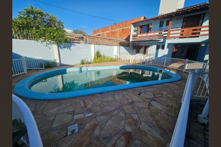 Casa à venda com 200m², 4 quartos e 4 vagas Casa à venda com 200m², 4 quartos e 4 vagasPiscina