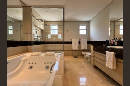 Apartamento à venda com 300m², 3 quartos e 5 vagasBanheiro 