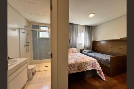Apartamento à venda com 300m², 3 quartos e 5 vagasQuarto 