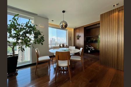 Apartamento à venda com 300m², 3 quartos e 5 vagasSala