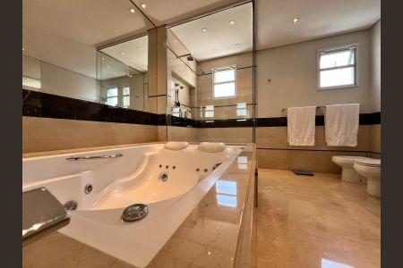 Apartamento à venda com 300m², 3 quartos e 5 vagasBanheiro 
