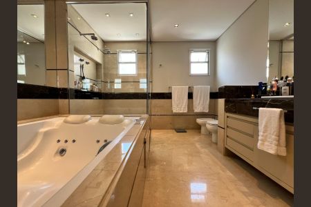 Apartamento à venda com 300m², 3 quartos e 5 vagasBanheiro 