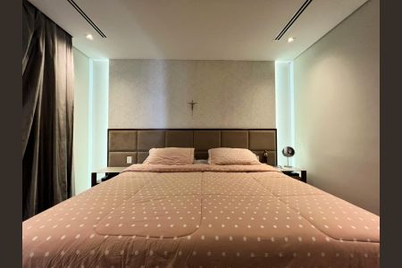 Apartamento à venda com 300m², 3 quartos e 5 vagasQuarto 