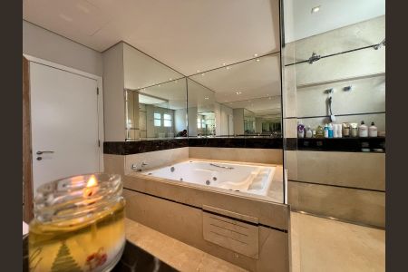 Apartamento à venda com 300m², 3 quartos e 5 vagasBanheiro 