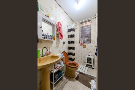 Banheiro de apartamento à venda com 1 quarto, 47m² em Santana, Porto Alegre