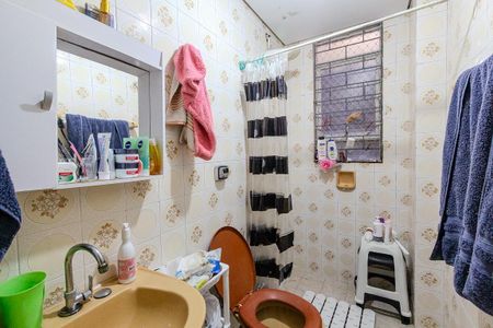 Banheiro de apartamento à venda com 1 quarto, 47m² em Santana, Porto Alegre