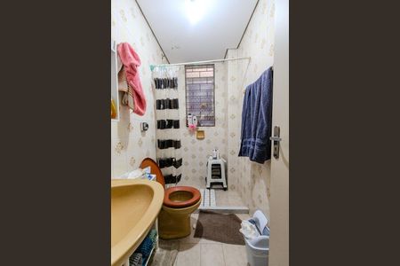 Banheiro de apartamento à venda com 1 quarto, 47m² em Santana, Porto Alegre