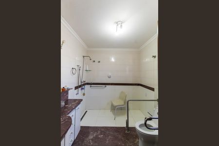 Apartamento à venda com 199m², 3 quartos e 4 vagasBanheiro da Suíte 2