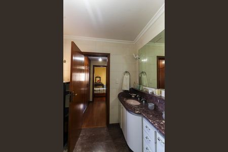 Apartamento à venda com 199m², 3 quartos e 4 vagasBanheiro da Suíte 2