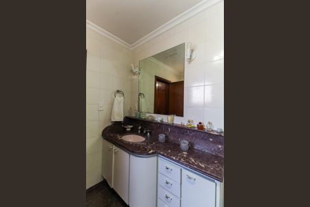 Apartamento à venda com 199m², 3 quartos e 4 vagasBanheiro da Suíte 2