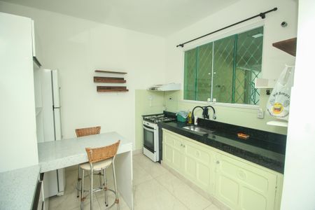 Casa para alugar com 90m², 2 quartos e 2 vagasCozinha