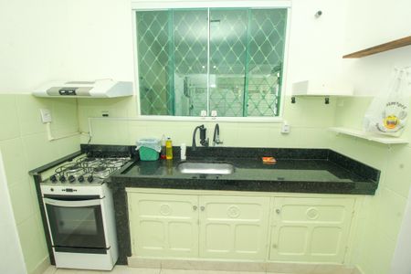 Casa para alugar com 90m², 2 quartos e 2 vagasCozinha