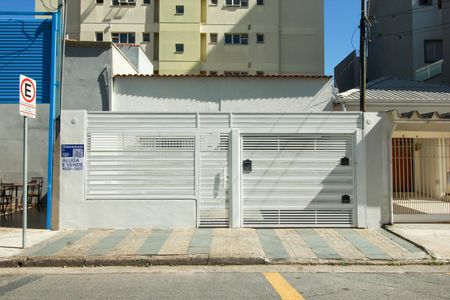 Casa para alugar com 90m², 2 quartos e 2 vagasFachada