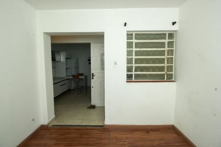 Casa para alugar com 90m², 2 quartos e 2 vagasSala
