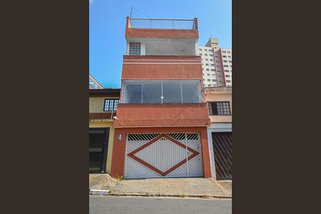 Casa à venda com 400m², 3 quartos e 2 vagas Casa à venda com 400m², 3 quartos e 2 vagasFachada