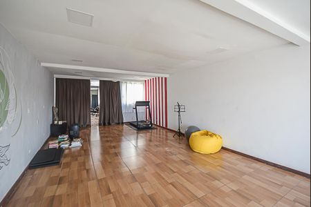 Casa à venda com 400m², 3 quartos e 2 vagas Casa à venda com 400m², 3 quartos e 2 vagasSalão de Festas