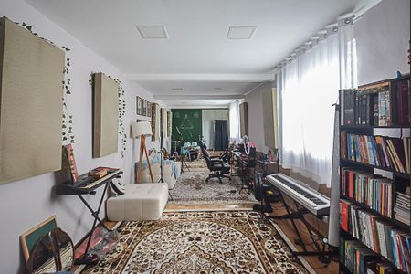 Casa à venda com 400m², 3 quartos e 2 vagas Casa à venda com 400m², 3 quartos e 2 vagasSalão de Festas