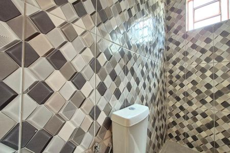 Banheiro de casa para alugar com 1 quarto, 50m² em Conjunto Habitacional Vida Nova, Campinas