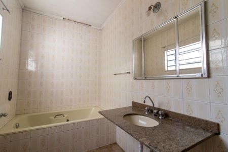 Casa para alugar com 185m², 3 quartos e 2 vagasBanheiro da Suíte