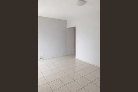Sala de apartamento para alugar com 3 quartos, 70m² em Jardim Goiás, Goiânia