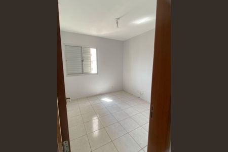 Quarto de apartamento para alugar com 3 quartos, 70m² em Jardim Goiás, Goiânia