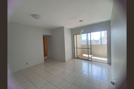 Sala de apartamento para alugar com 3 quartos, 70m² em Jardim Goiás, Goiânia