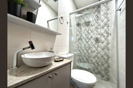 Banheiro  de kitnet/studio para alugar com 1 quarto, 23m² em Campeche, Florianópolis