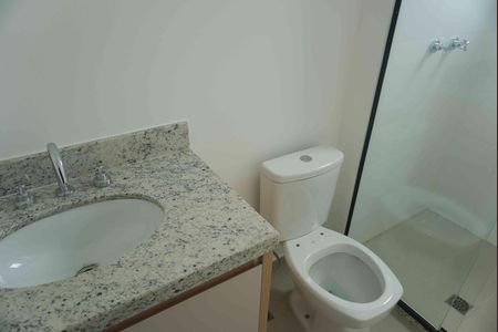 Banheiro da Suíte 2 de casa de condomínio para alugar com 2 quartos, 152m² em Alphaville, Santana de Parnaíba