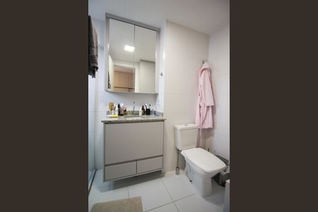 Banheiro de kitnet/studio à venda com 1 quarto, 24m² em Vila Olímpia, São Paulo