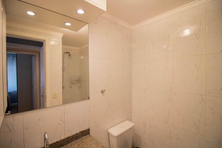 Apartamento à venda com 64m², 2 quartos e 1 vagaBANHEIRO DA SUÍTE