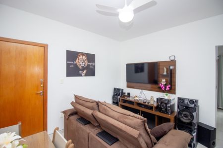Sala de apartamento para alugar com 2 quartos, 57m² em Tropical, Contagem