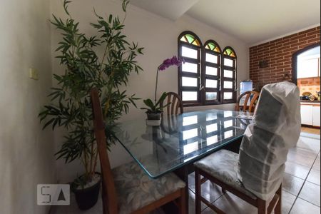 Casa à venda com 300m², 3 quartos e 2 vagas