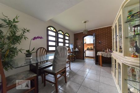 Casa à venda com 300m², 3 quartos e 2 vagas