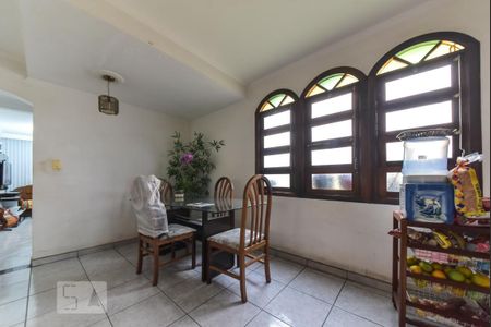 Casa à venda com 300m², 3 quartos e 2 vagas