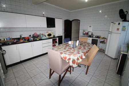 Casa para alugar com 271m², 4 quartos e 2 vagasCozinha