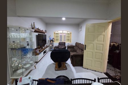Casa para alugar com 144m², 3 quartos e 2 vagasSala