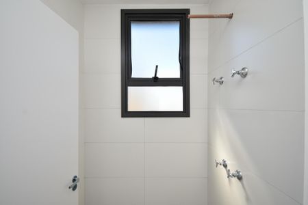 banheiro de kitnet/studio à venda com 1 quarto, 29m² em Pinheiros, São Paulo