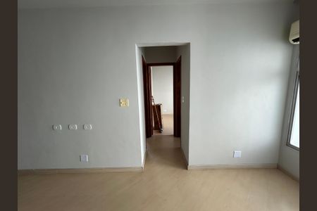 Apartamento à venda com 75m², 2 quartos e 1 vagaCorredor