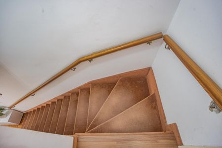 Casa à venda com 130m², 2 quartos e 1 vagaEscada