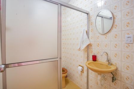 Banheiro de serviço de casa à venda com 2 quartos, 130m² em Sacoma, São Paulo